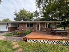 Building Photo - 7036 Willow Ln