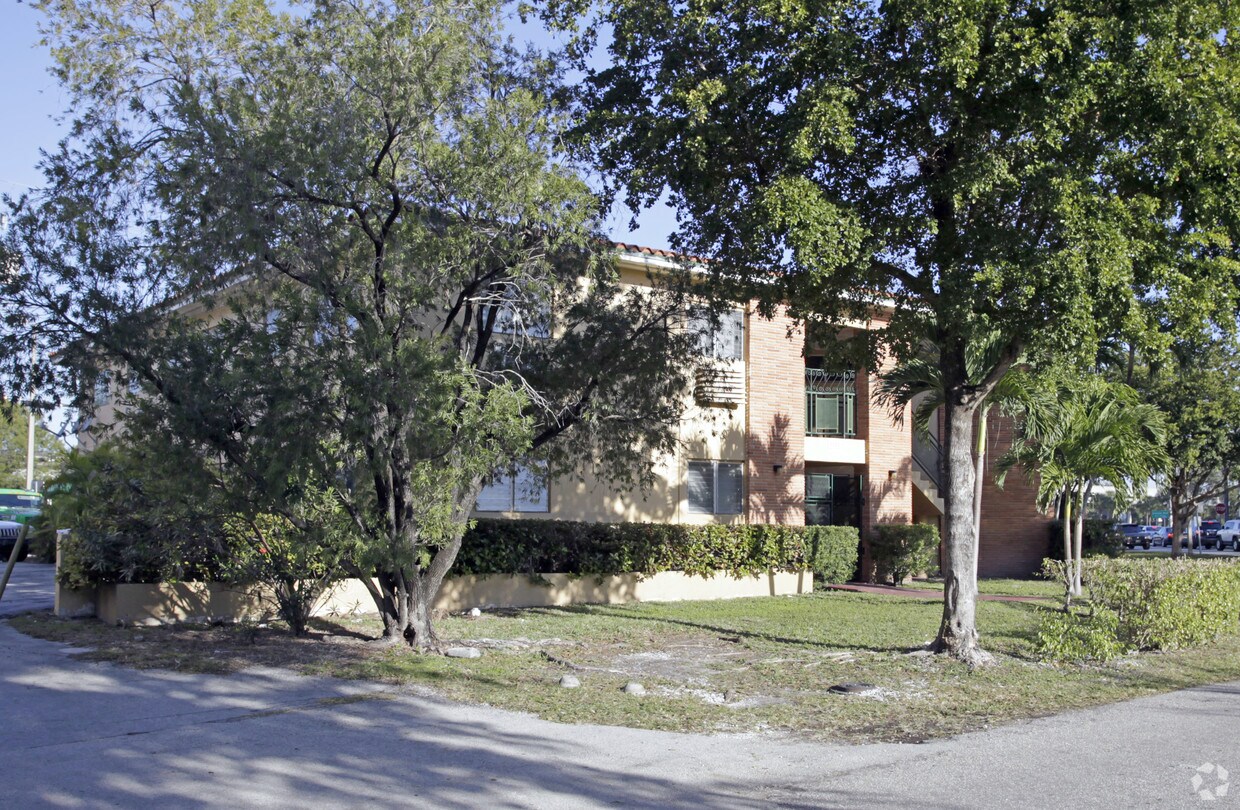 Foto del edificio - 1101 Madruga Ave
