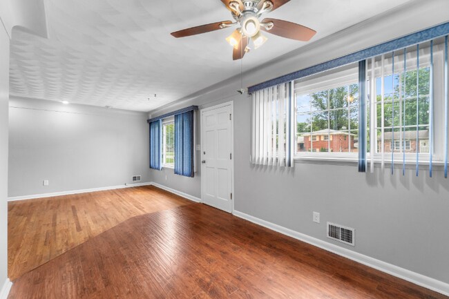 Foto del edificio - 4307 Quiet Way