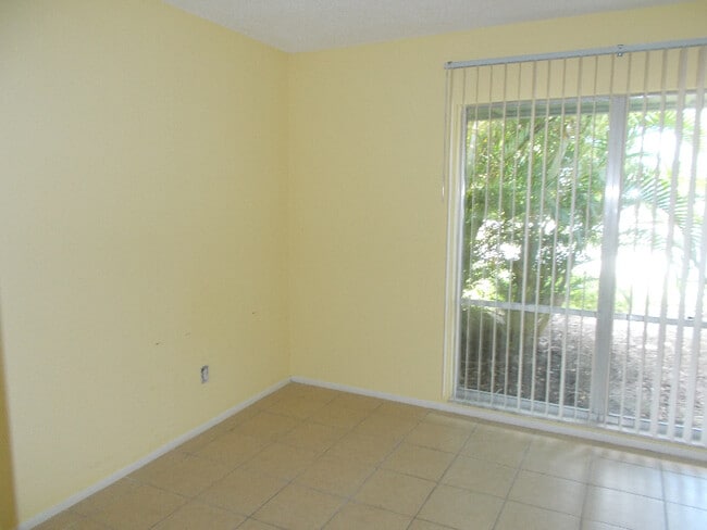 Building Photo - 4261 Island Cir