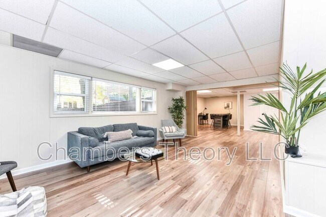 Foto del edificio - 4706 8th Rd S