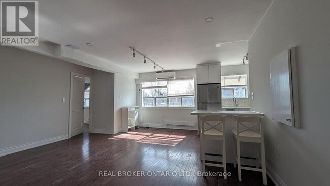 Building Photo - 2209 Gerrard St E