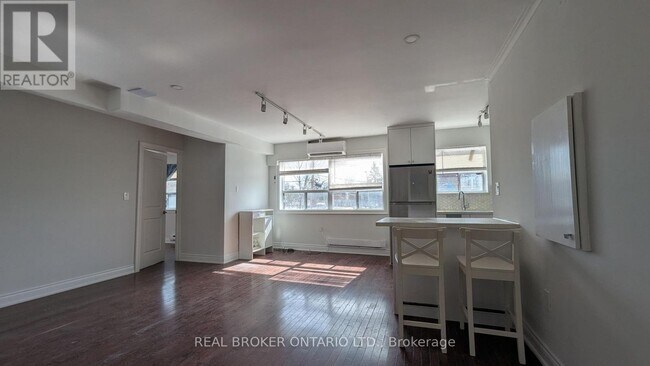 Photo du bâtiment - 2209 Gerrard St E