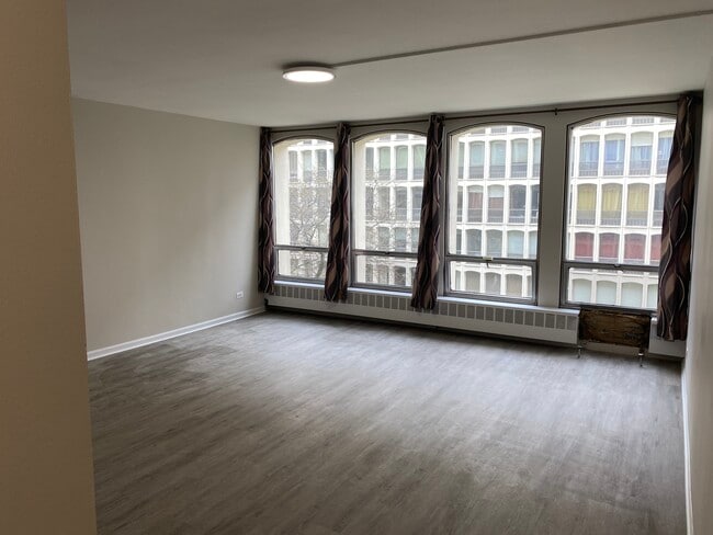 Building Photo - 1401 E 55th St