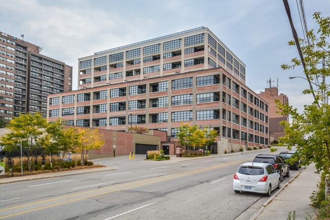 Building Photo - 112 Benton St