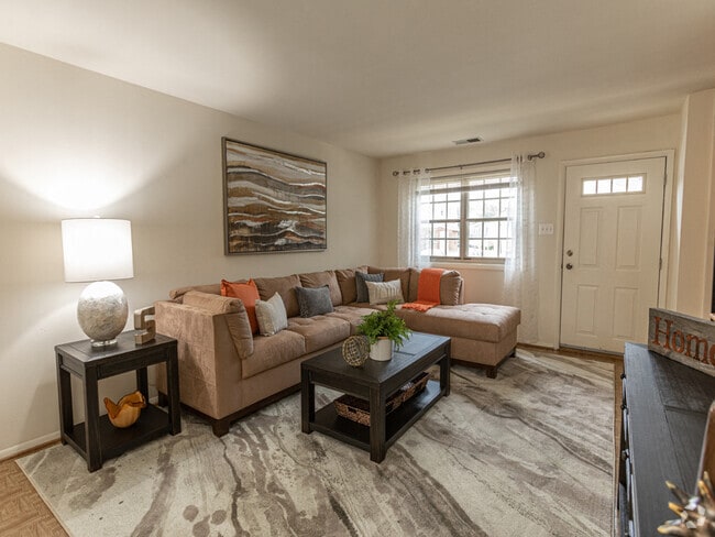 Building Photo - Somerset Woods Townhomes