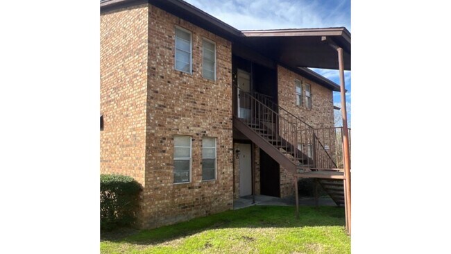 Building Photo - 1510 E Loop 304