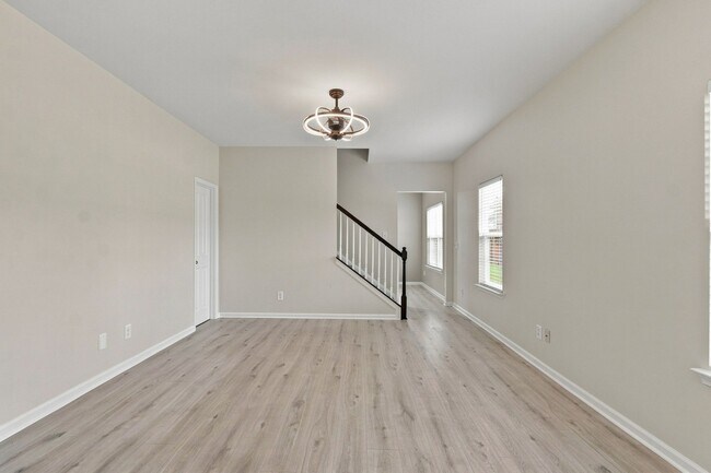 Foto del edificio - 2055 Hemlock Dr