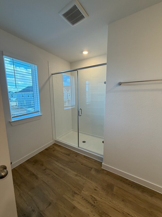 Foto del edificio - 3550 Blue Mockingbird St