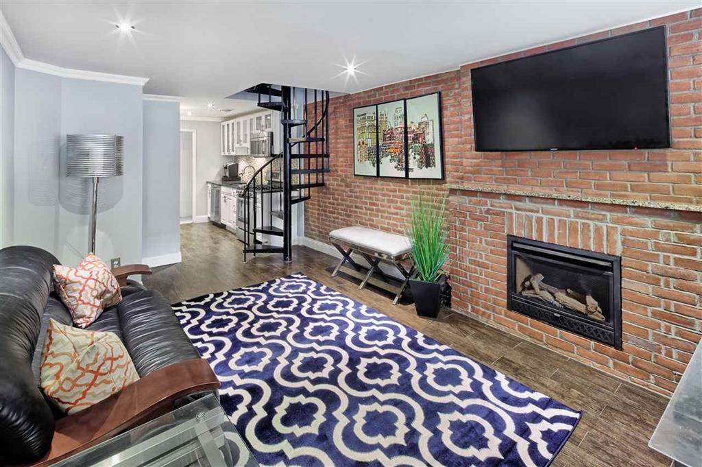 Primary Photo - 79 Garden St