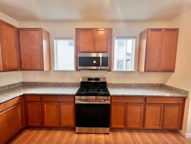 Foto del edificio - STUNNING 3 bed 2.5 bath new build home in Fort Collins!