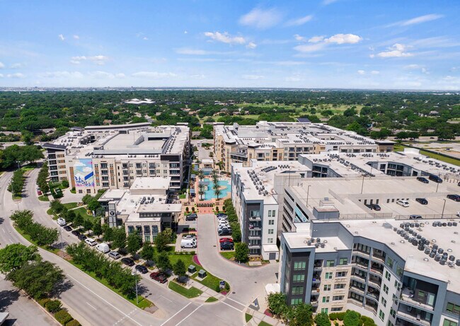 Building Photo - Vitruvian West