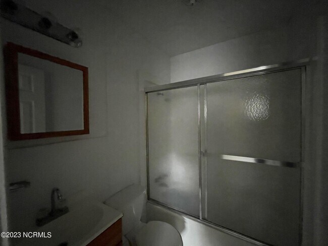 Foto del edificio - 165 Lakewood Dr