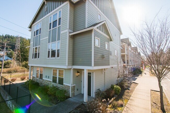 Building Photo - 352 SW Eastman Pkwy
