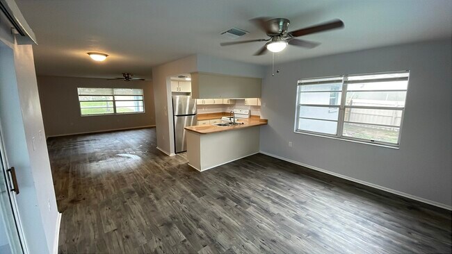 Building Photo - 3041 Hoban Ave