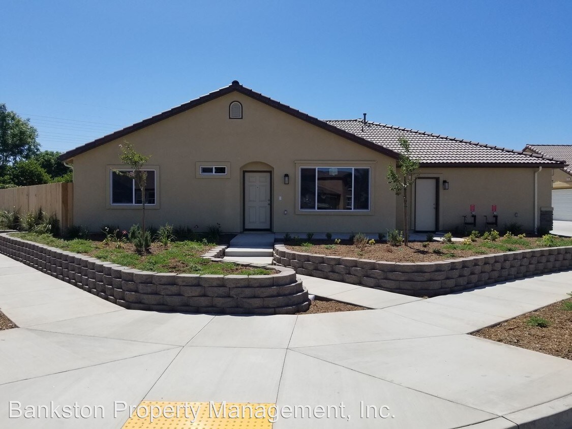 Primary Photo - 222-226 Burrel Dr
