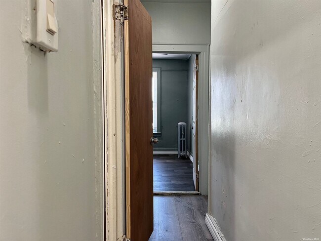 Building Photo - 533 Rogers Ave