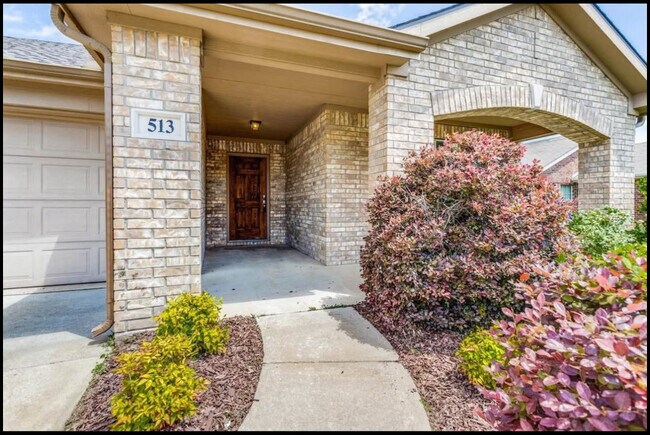 Building Photo - 513 Creekside Dr
