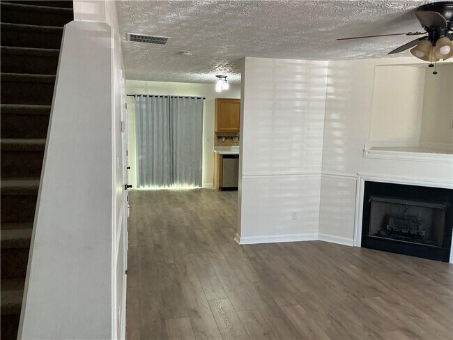 Foto del edificio - 3127 Fields Dr