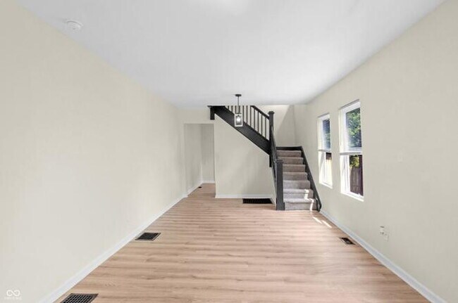 Foto del edificio - "Charming 3-Bed Duplex with Modern Comforts at 2235 MLK Jr Street, Indianapolis!"
