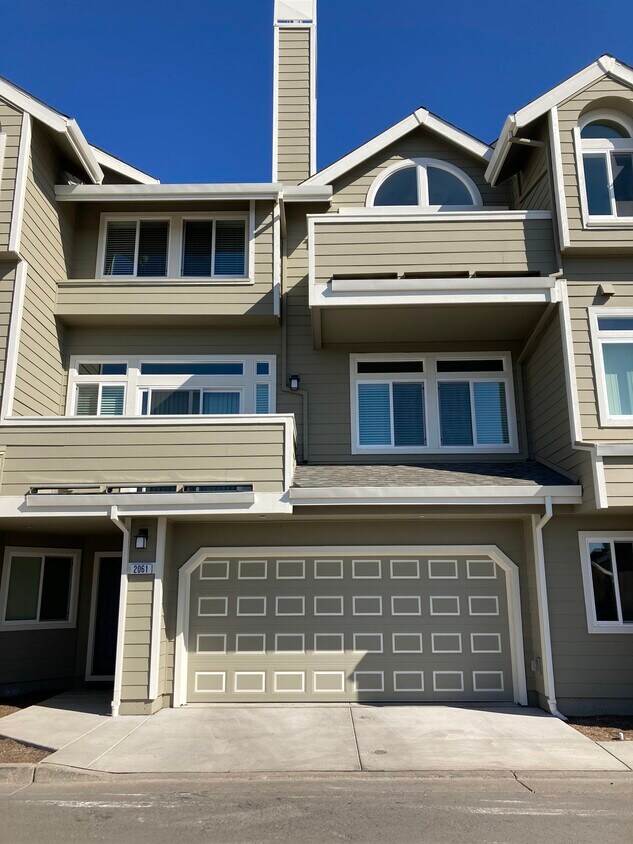 Foto principal - 2061 Stonefield Ln