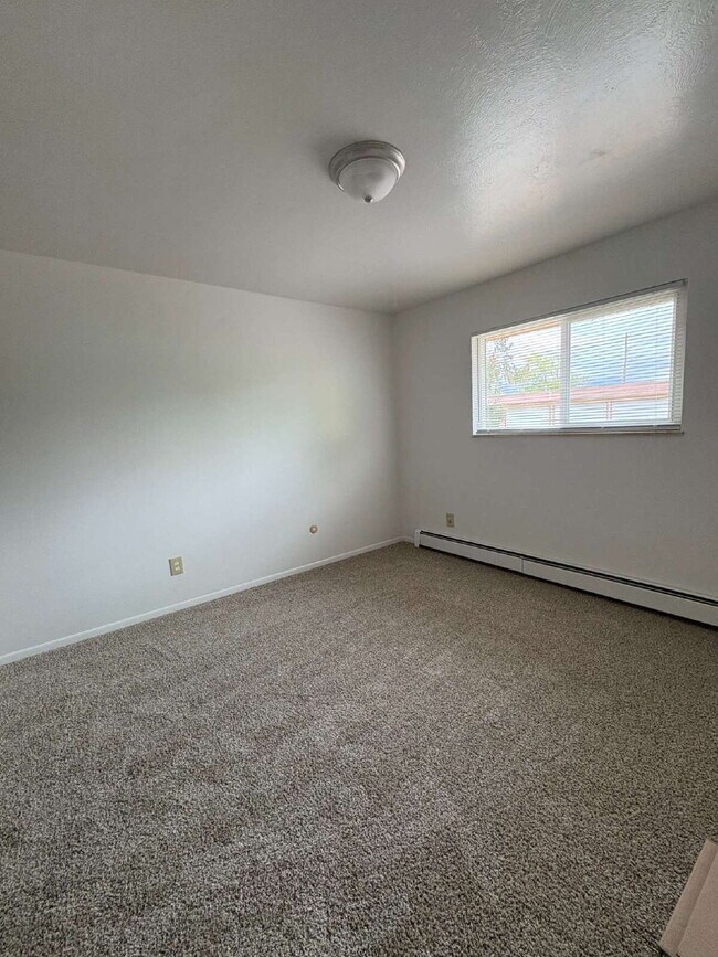 Building Photo - 2 bedroom - Forrest Hill Ct