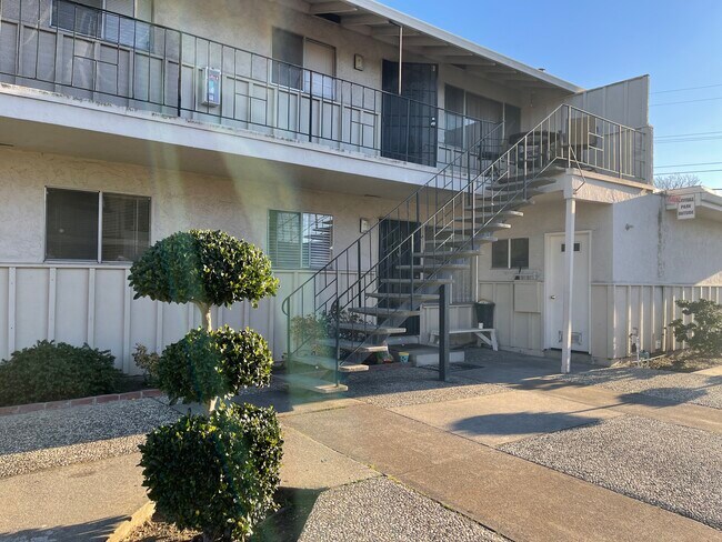 Foto del edificio - 5613 Hoffman Ct