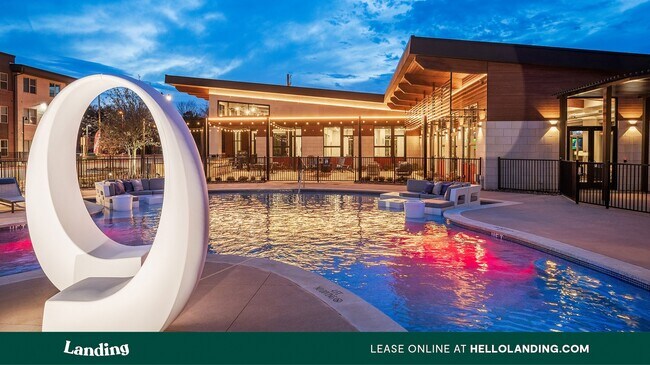 Foto del edificio - 2710 Routh Creek Pkwy