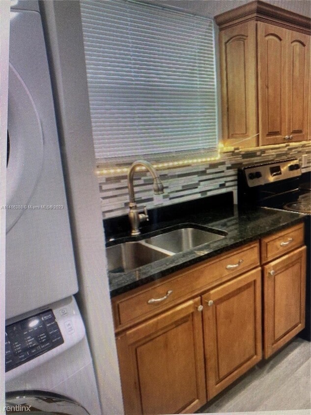 Primary Photo - 3 br, 2 bath House - 3011 Broadway Apt 1