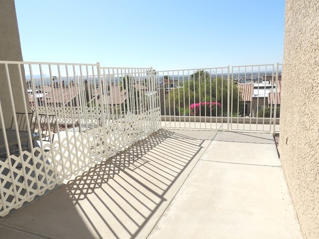 Foto del edificio - NEED A 3 BEDROOM?