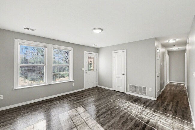 Foto del edificio - 8024 Montgall Ave