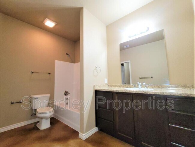Foto del edificio - 7025 Cameron Park Rd