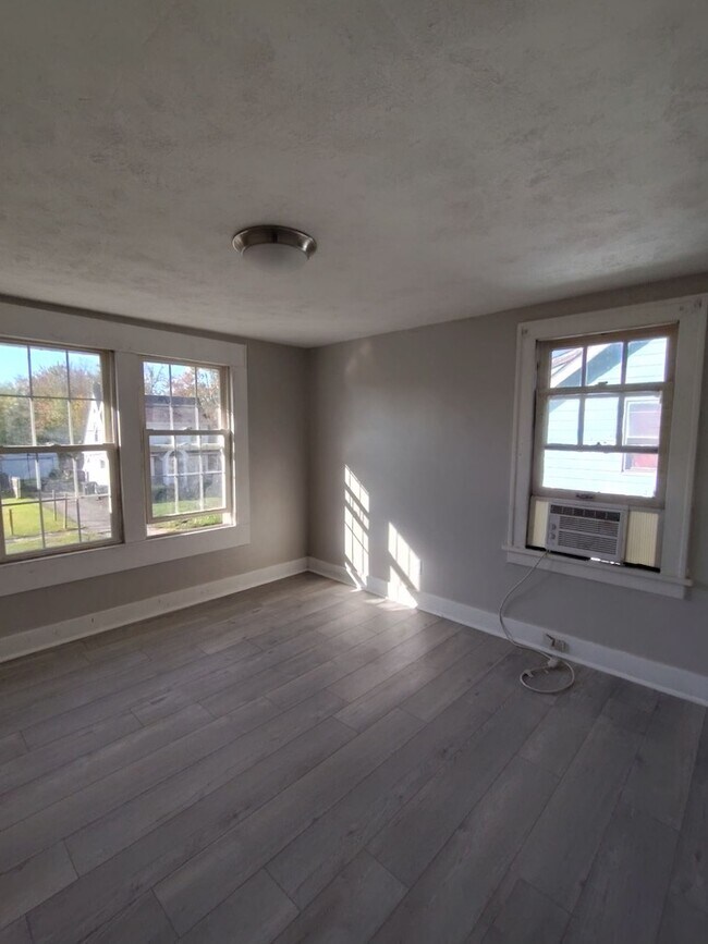 Foto del edificio - 1627 Woodbine Ave SE