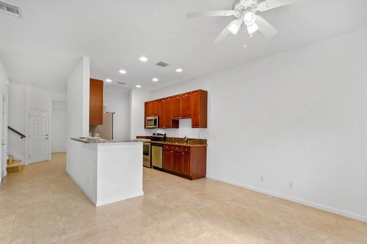Building Photo - 6120 SE Portofino Cir