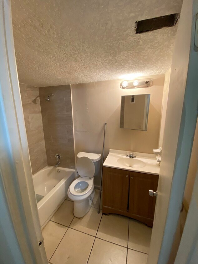 Foto principal - 2765 L B McLeod Rd