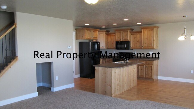 Foto del edificio - A Fantastic 3 bedroom, 2.5 bath Town Home ...