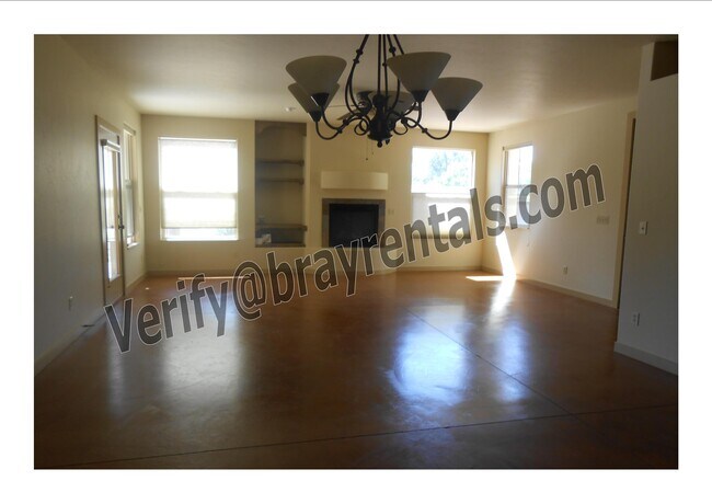 Building Photo - 604 Peony Dr