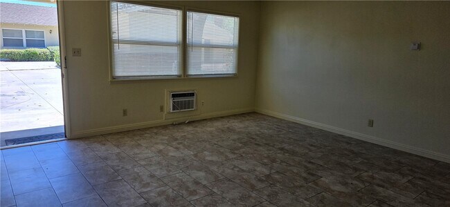 Foto del edificio - 2305 Mountain Ave N