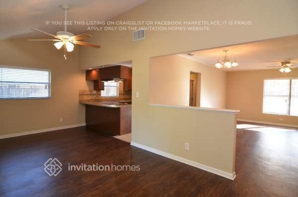 Building Photo - 2417 Devonwoode Pl