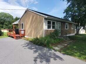 Building Photo - 570 Guldin Rd