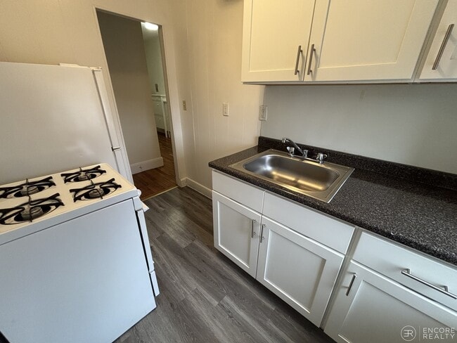 Building Photo - 85 Brainerd Rd