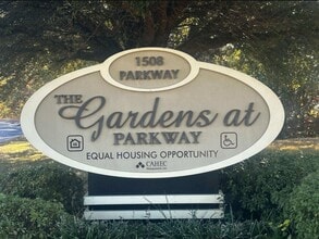 Building Photo - 1508 Parkway