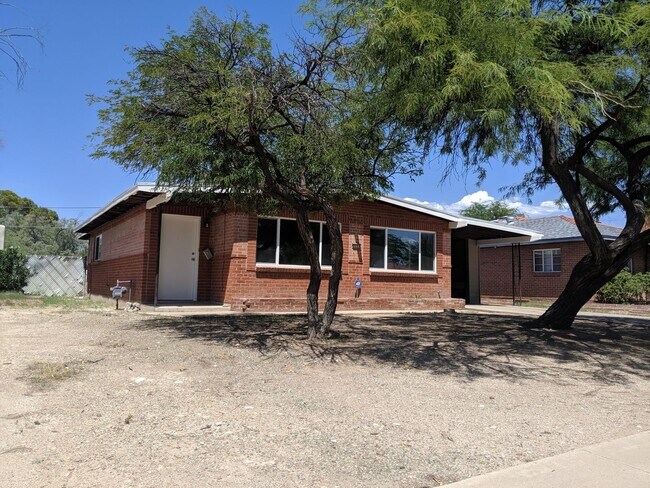 Foto del edificio - Gorgeous Sam Hughes / UofA Area Home - 3bd...