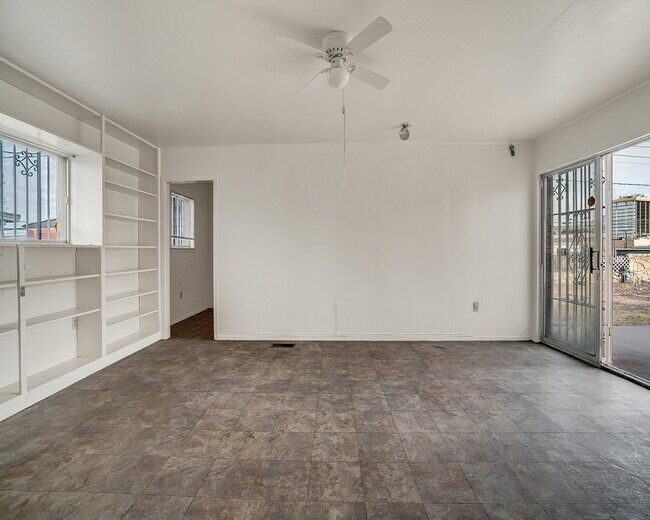 Building Photo - Westside 3 Bedroom 1.75 Bath