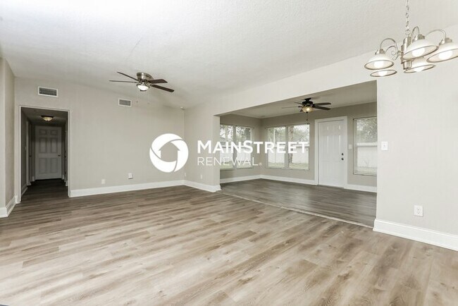 Building Photo - 3 Bedroom Pet-Friendly Home in Orlando, FL with Main Street Renewal