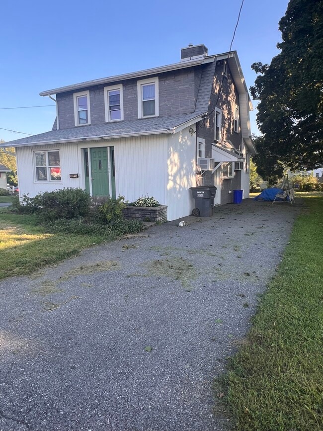 Driveway, enough space for multiple cars - 1726 Temple Ave