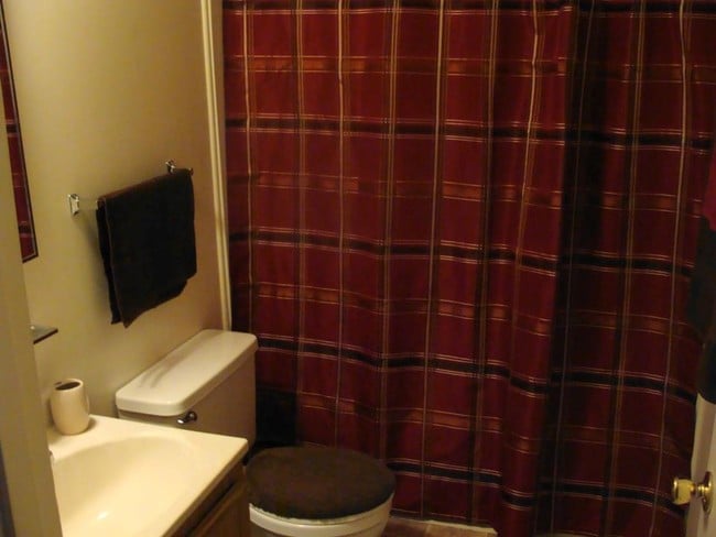 Bathroom - Lakeview Garden Homes