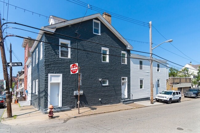 Building Photo - 145 S 12th St