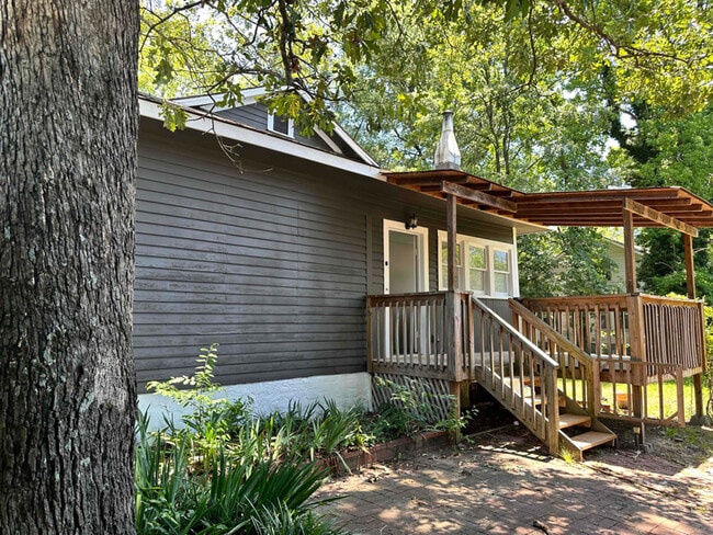 Building Photo - 122 Cox Ave