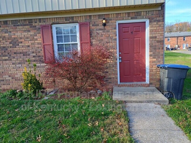 Building Photo - 209 Landings Dr